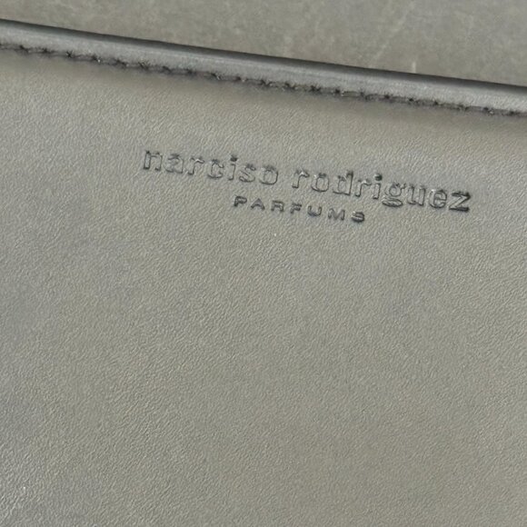 Narciso Rodriguez For Her 2-pc set: Body Lotion  & Pouch - Picture 10 of 16